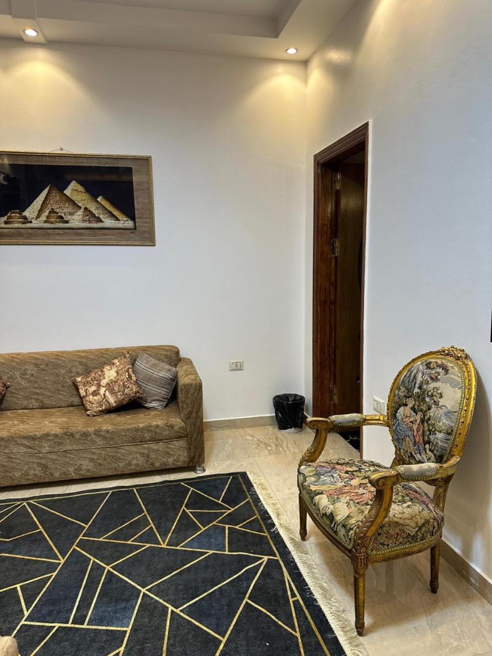Pyramids Gold Le Caire