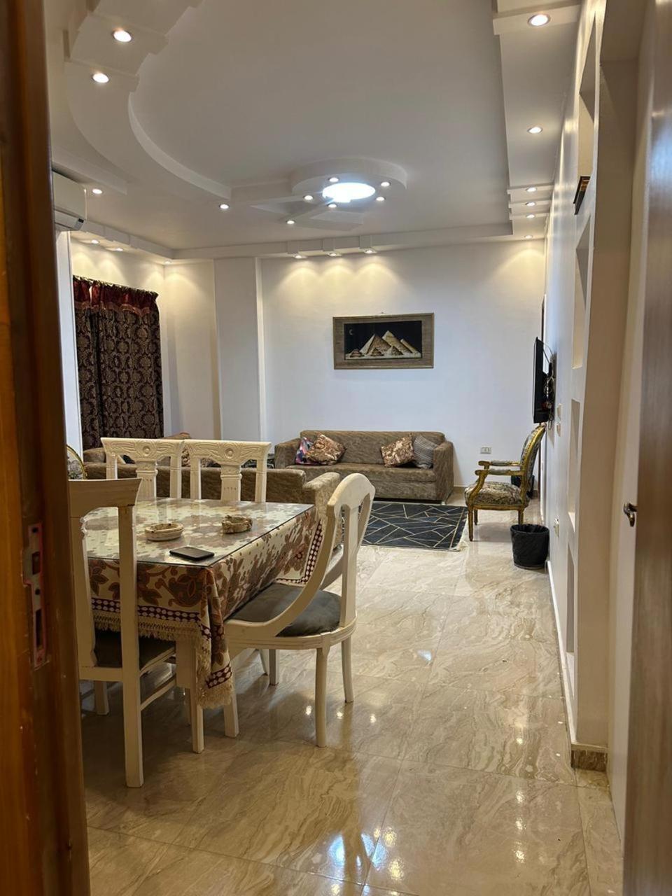 Pyramids Gold Le Caire